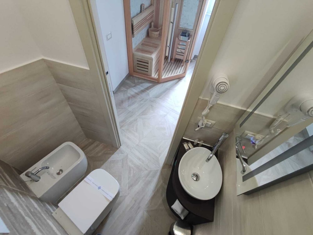 Фото Twin Towers Naples Luxury