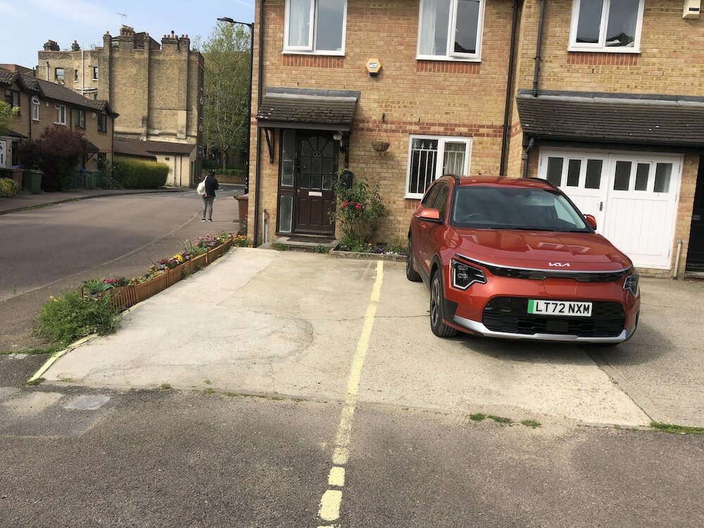 Фото Centrally Located 4 Bedroom House