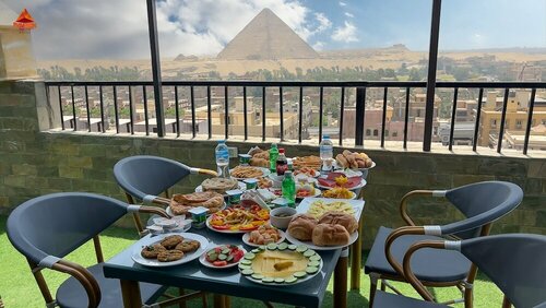 Гостиница Pyramids Tower View Inn в Гизе