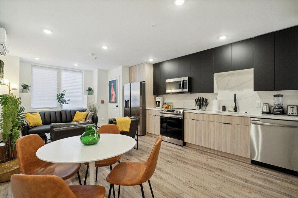 Фото Luxurious Modern Apt Near Art Museum