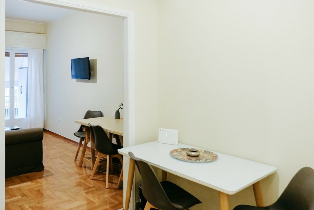 Фото Newly Renovated Athenian Apt