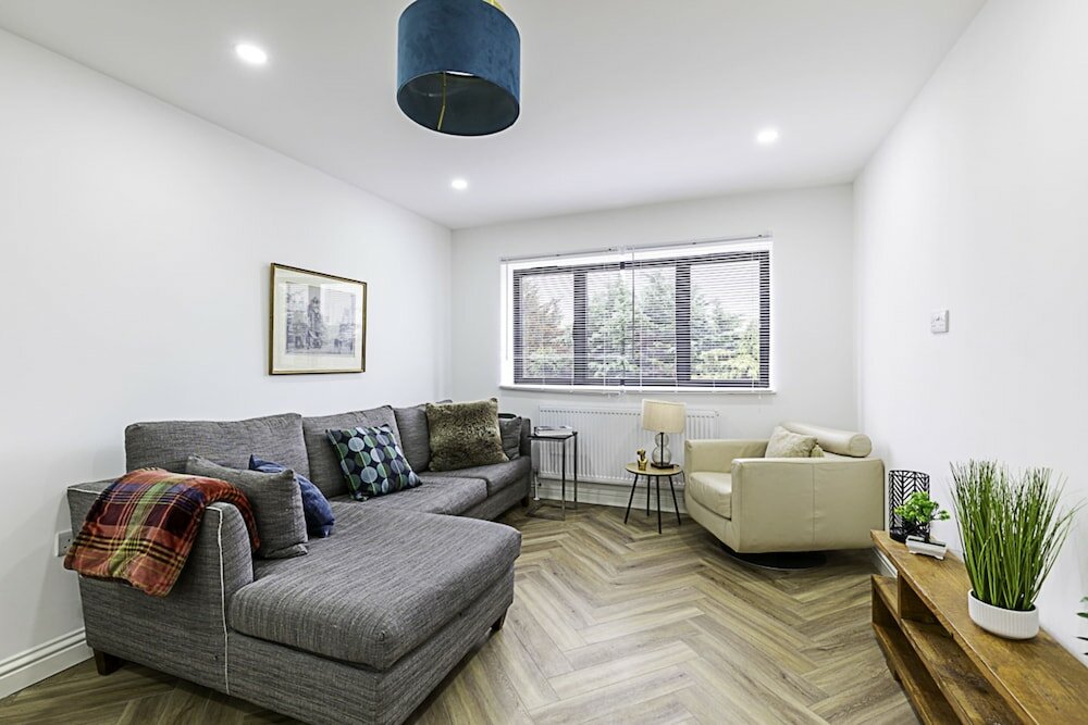 Фото Spacious and Beautiful Apartment In Hanwell