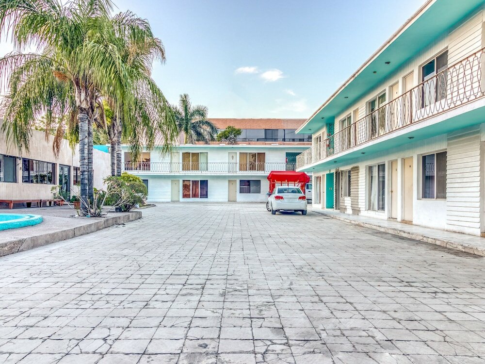 Фото Capital O Hotel La Siesta, Gómez Palacio