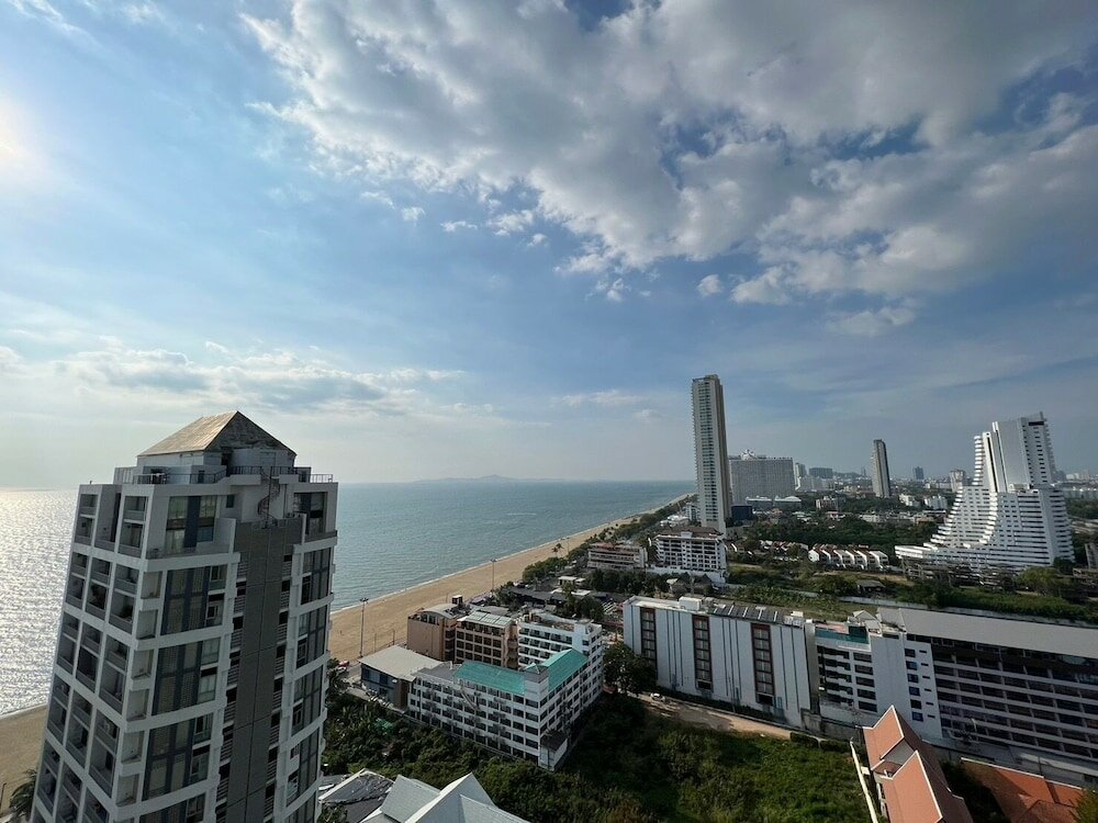 Фото Aeras Beachfront Jomtien Pattaya