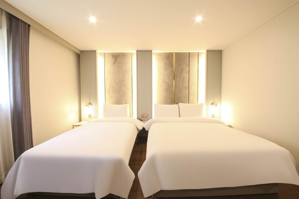 Фото Denbasta Signature Hotel