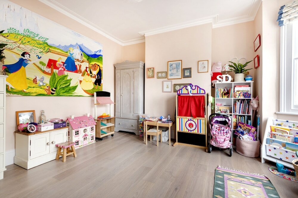 Фото Spectacular Shepherds Bush Home Close to Westfield