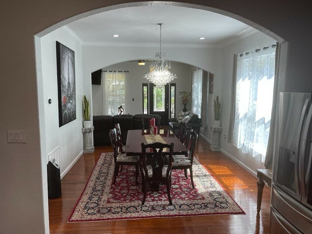 Фото Woodlawn Main-House Downtown Sa