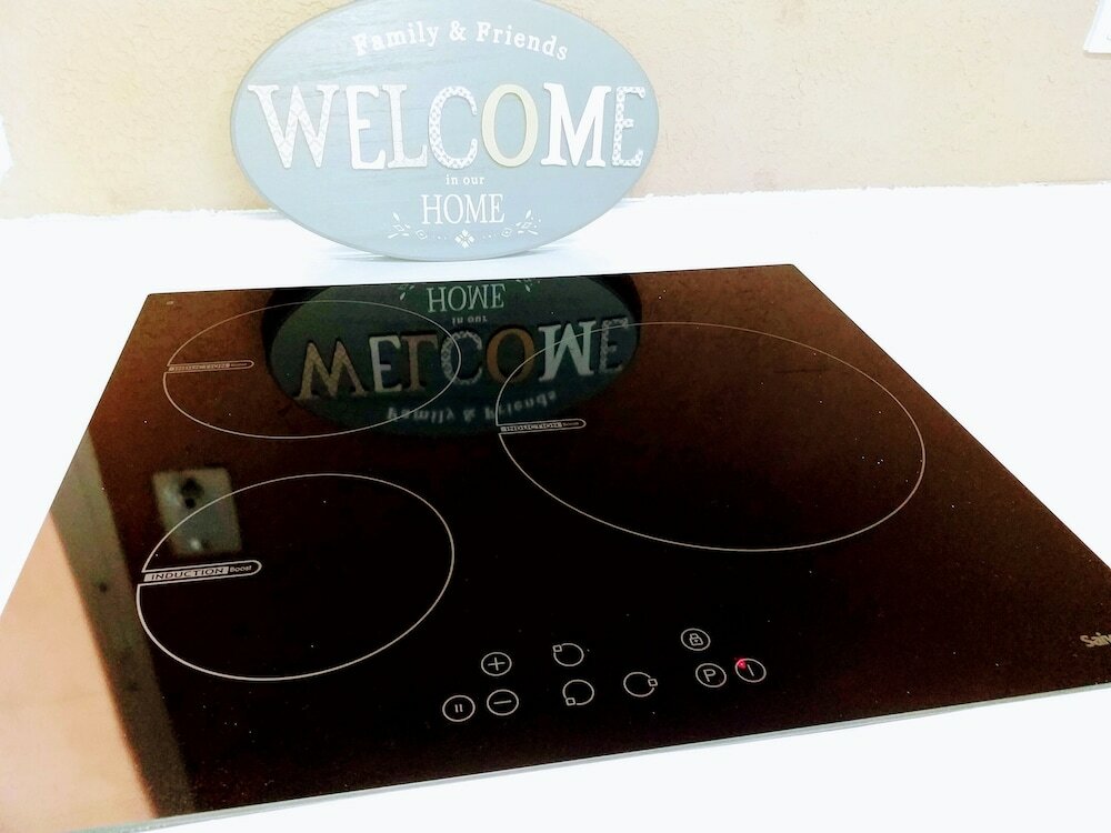 Фото Large Apartment with large and sunny Terrace - Garden & Outdoor Gym, Alicante Center