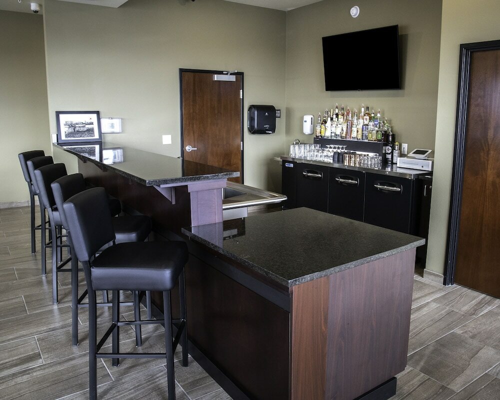 Фото Cobblestone Hotel & Suites - Two Rivers