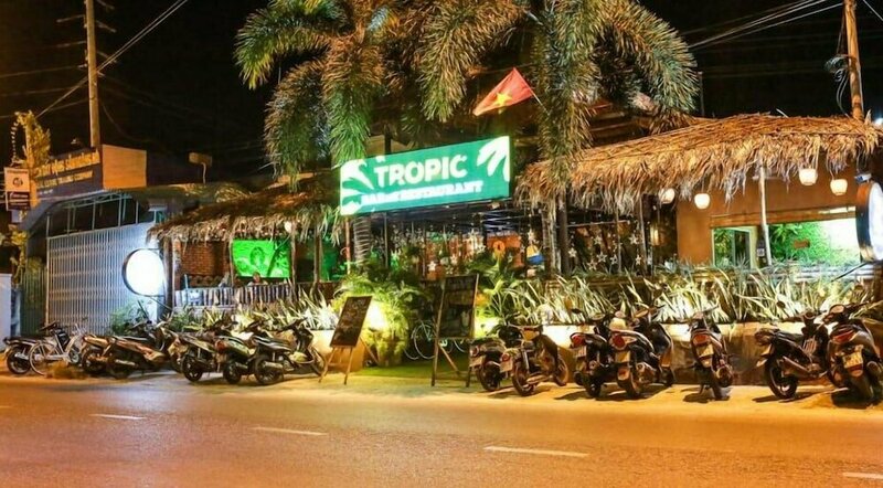 Гостиница Tropic Hostel and Restaurant в Фантхьете