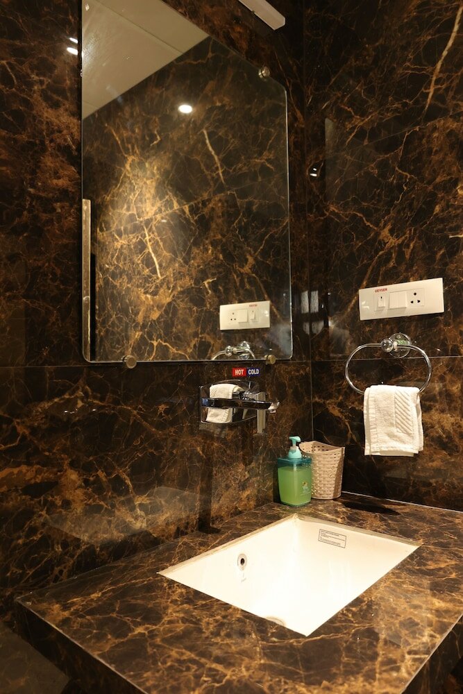 Фото Hotel Galaxy Deluxe