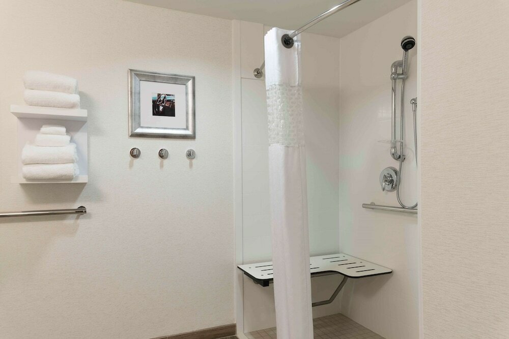 Фото Hampton Inn Grand Rapids-North