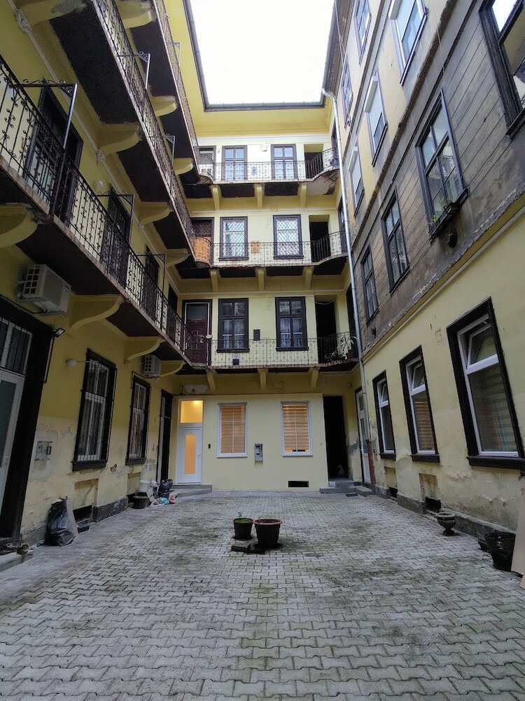 Фото Bright and Cozy - city center