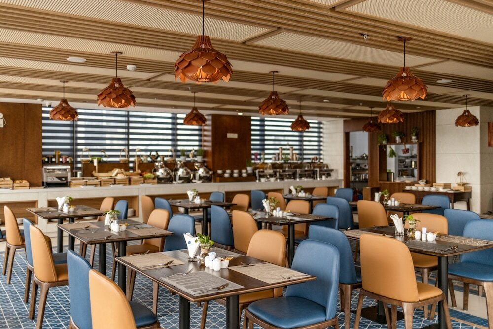 Фото Mangata Beachfront Hotel