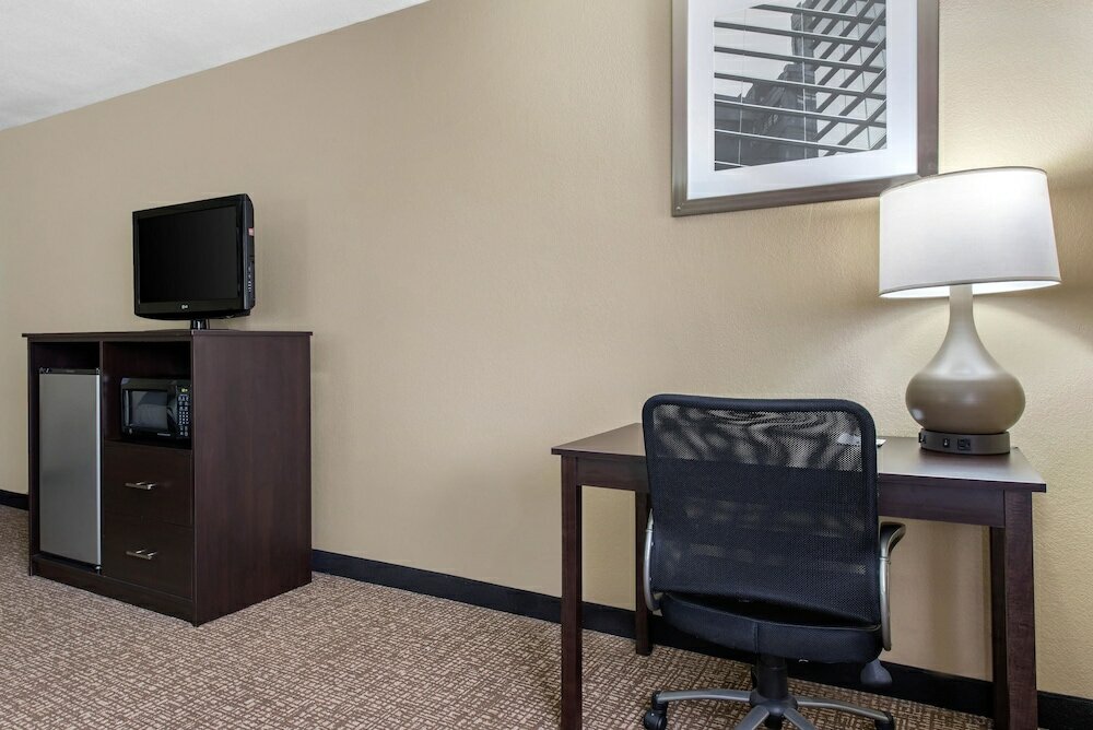 Фото Quality Inn & Suites Lebanon I-65