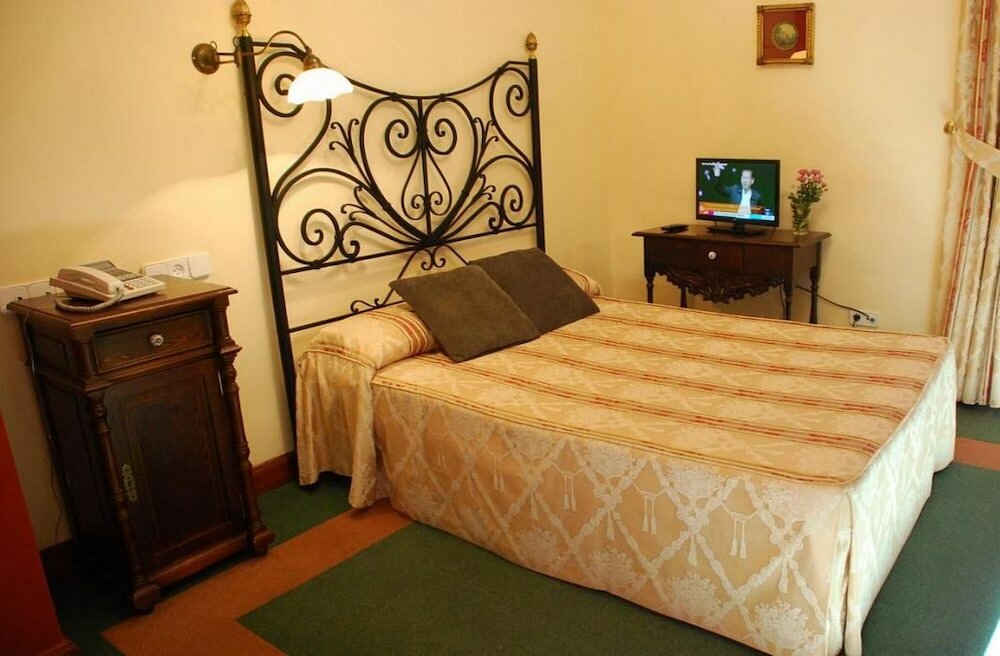 Фото Hotel Alvar Fañez