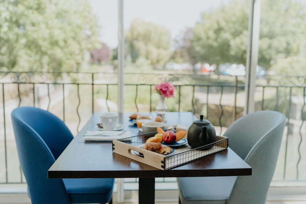 Фото The Originals Boutique, Hôtel Le George, Loches