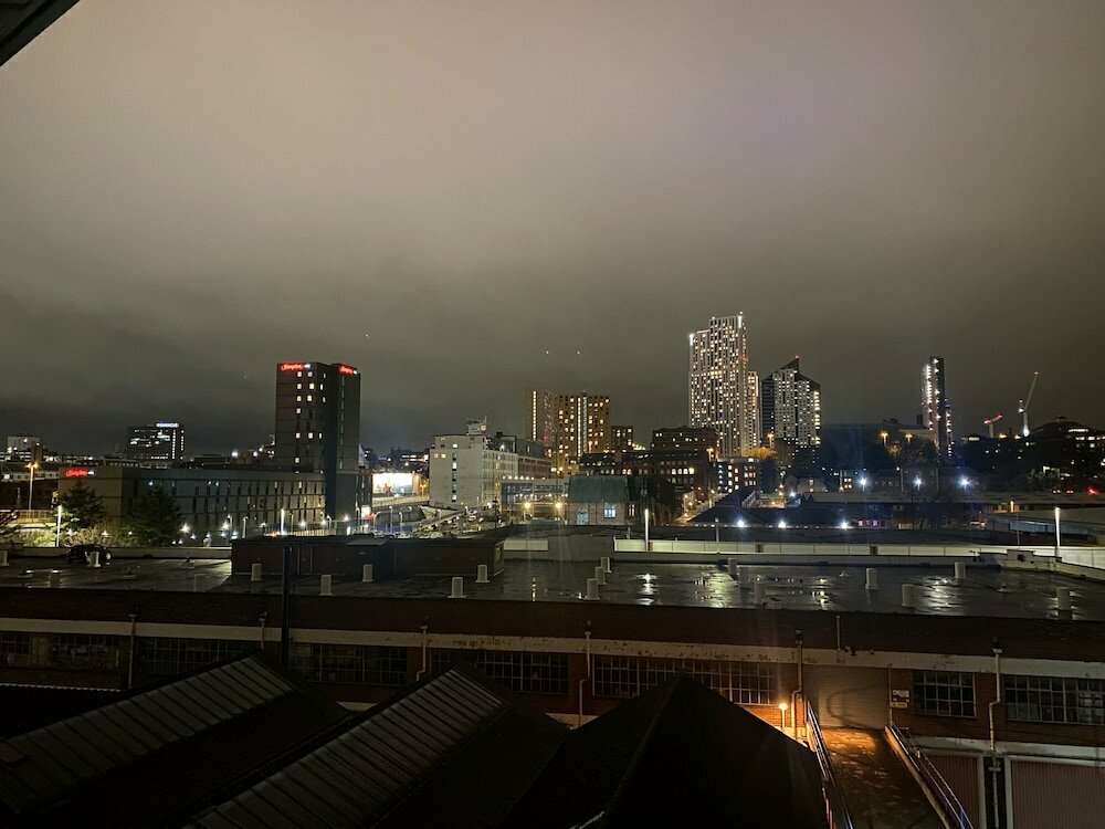 Hotel Modern 2 Bed Apartment With Juliet Balcony - Dhb Stays, Leeds, photo