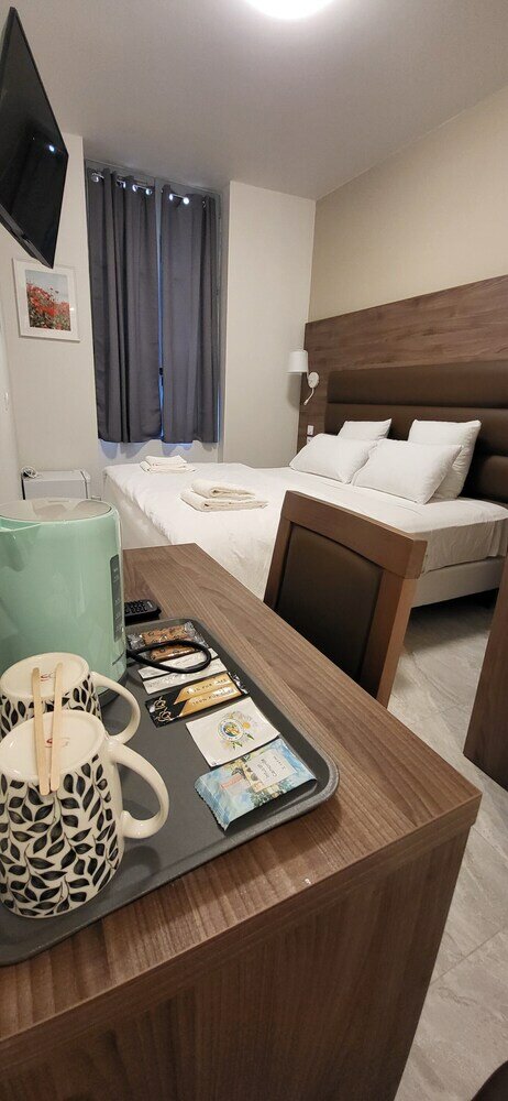 Фото Square Hôtel - Nimes