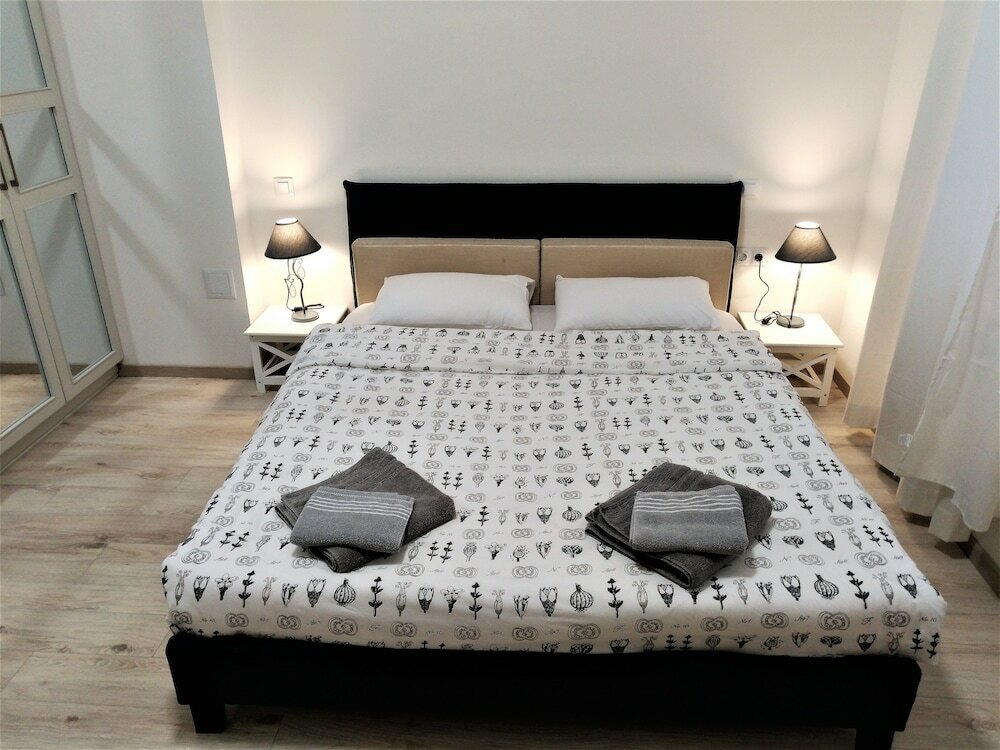 Фото Baratero City Corner II Apartment