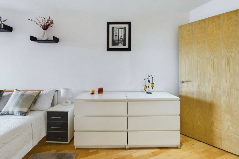 Фото The Battersea Sanctuary - Classy 1bdr Flat With Terrace