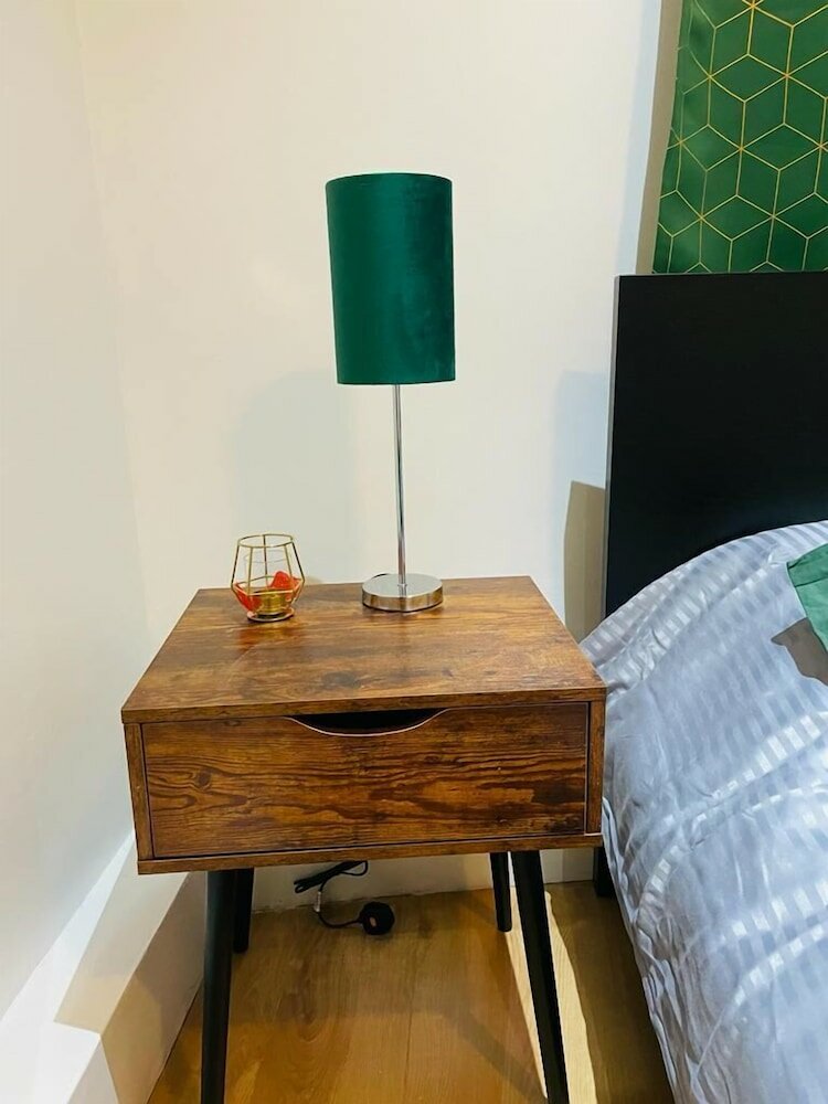 Фото London Luxury Apartments with Jacuzzi Hot tub & Sauna