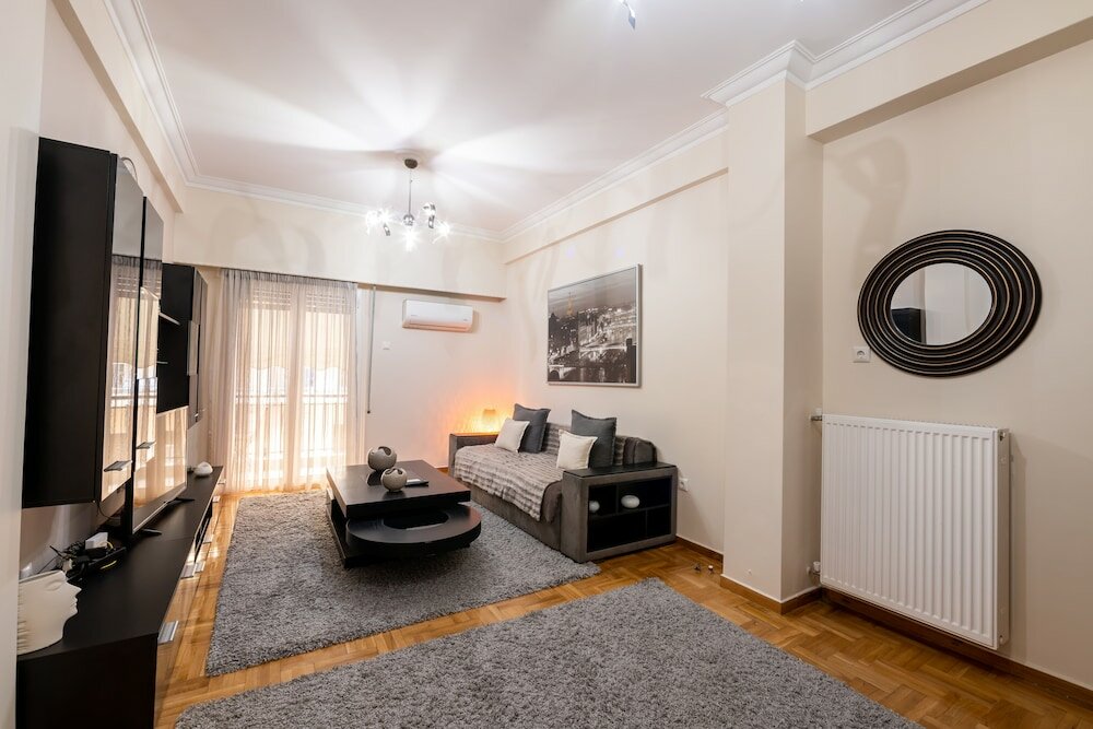 Фото 2br Renovated Flat Close To Metro