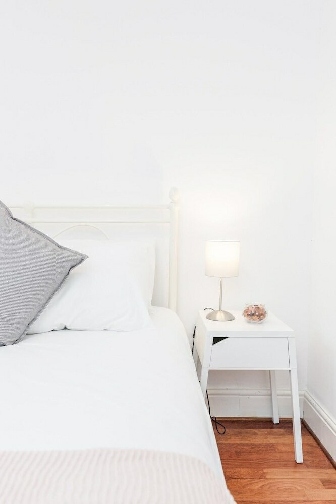 Фото Bright stylish Nott Hill apart sleeps 6