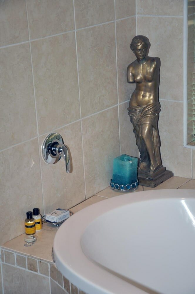 Фото The Lakehouse Guest House