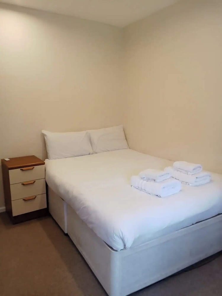 Фото Homely 3 Bedroom House With a Garden