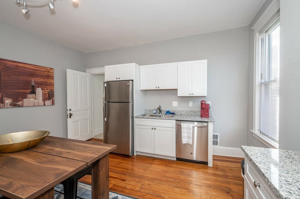 Фото Suites on Main 2