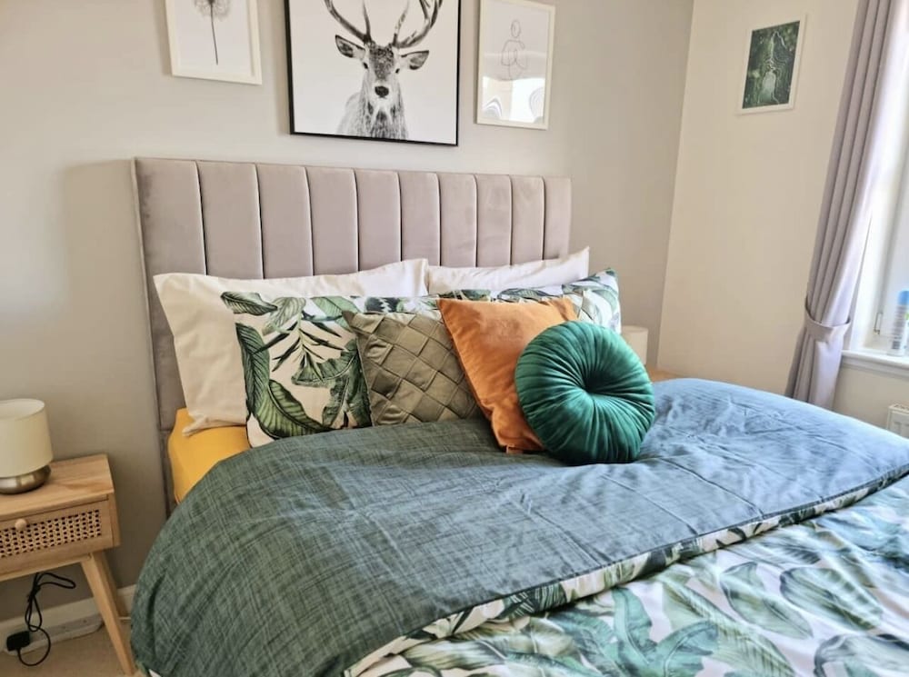 Фото Boutique 3-bed Home with Free Parking in Glasgow