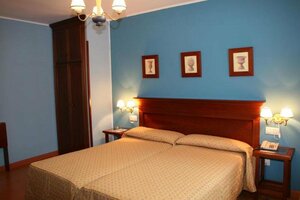 La Estrada (Comunidad Autónoma de Asturias, Asturias, Calle Inocencio del Valle, 1), hotel