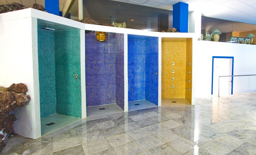 Фото Residencial La Quinta Park Suites