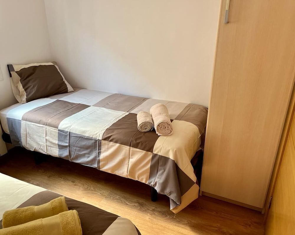 Фото Amplio apartamento cerca Fira y Centro