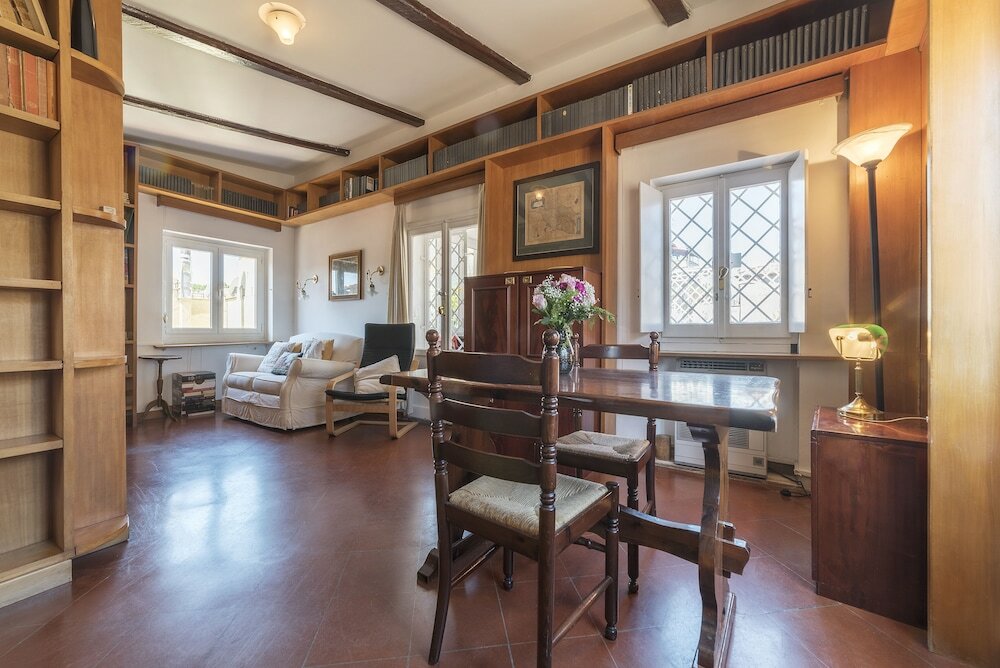 Фото VIA dei Cartari