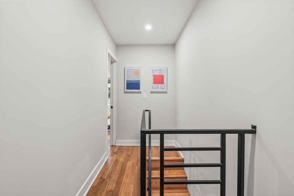 Фото Stylish 3-Bedroom Home in Philly