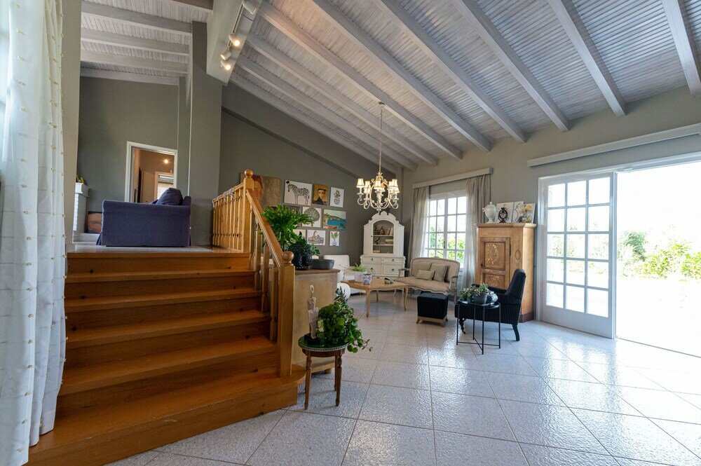 Фото Serene Seaside Bliss - Lush & Secluded Garden Oasis