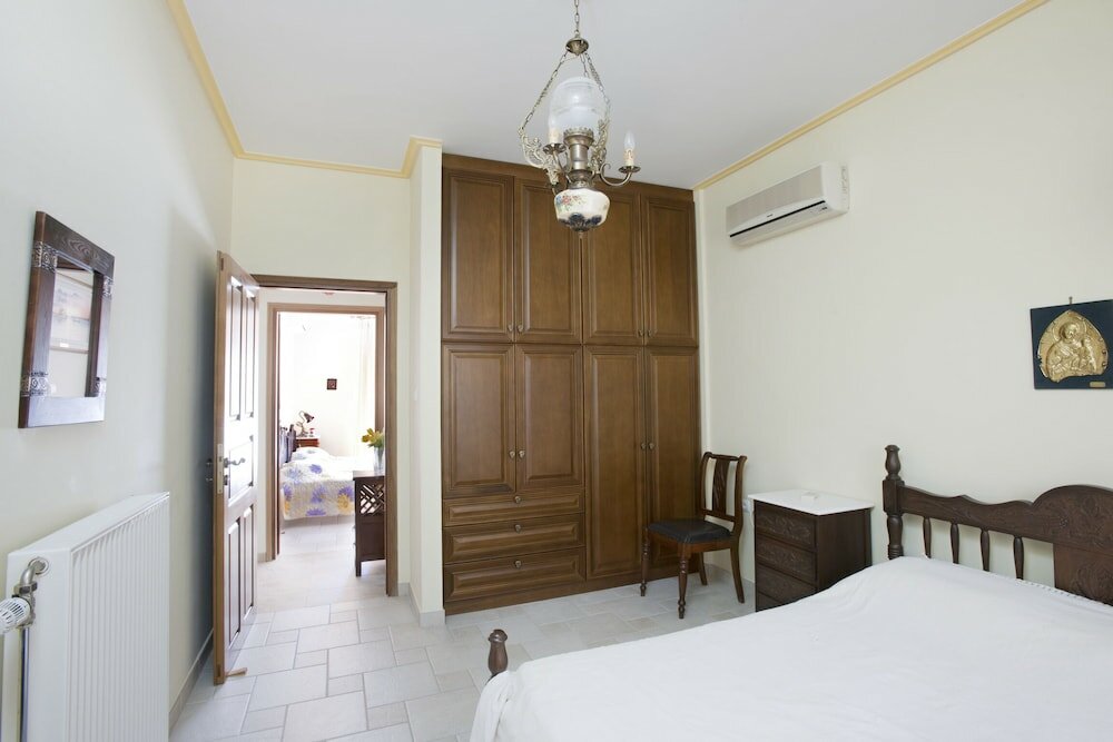 Фото Spacious villa at Ilia Edipsou