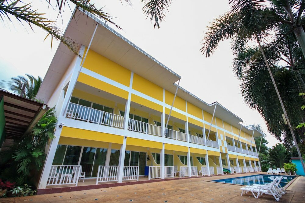 Фото Phuket Airport Sonwa Resort