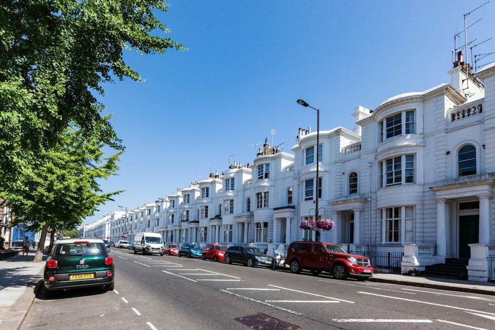 Фото Elegant, Airy 2 Bedroom Flat in Paddington