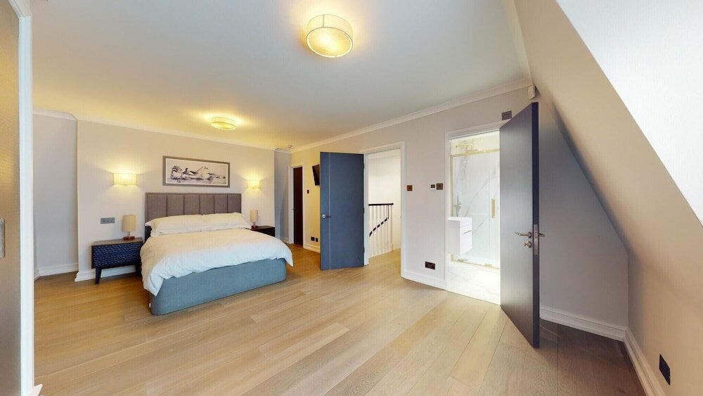 Фото Amazing Newly Refurbished Mews House
