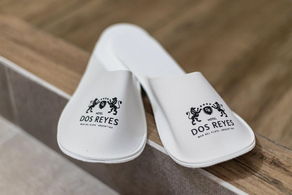 Фото Dos Reyes Hotel