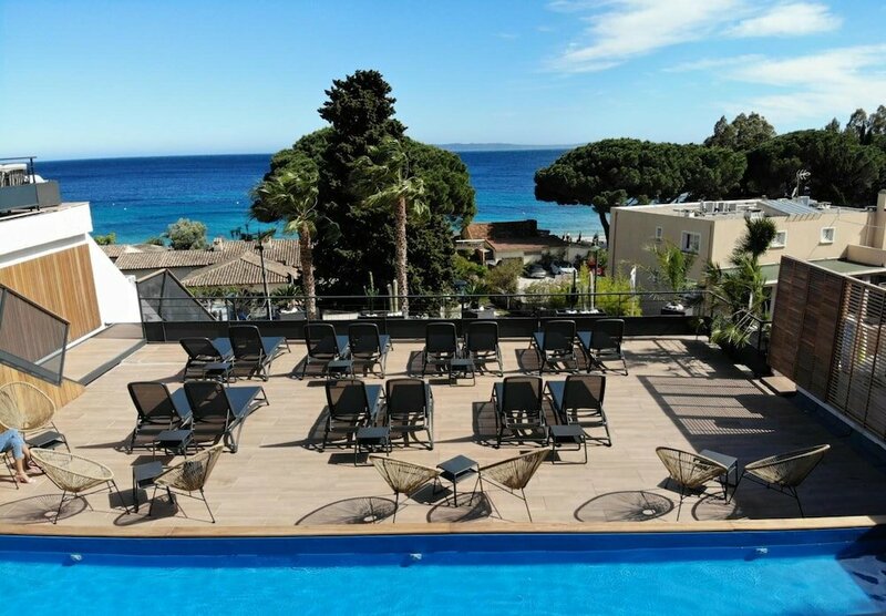 Гостиница Hotel Les Alcyons в Ле-Лаванду