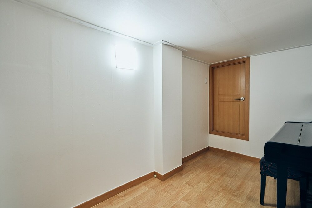 Фото Myeongdong Station 2Min House