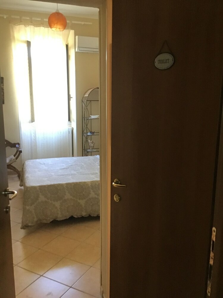 Фото Achirina Bed and Breakfast