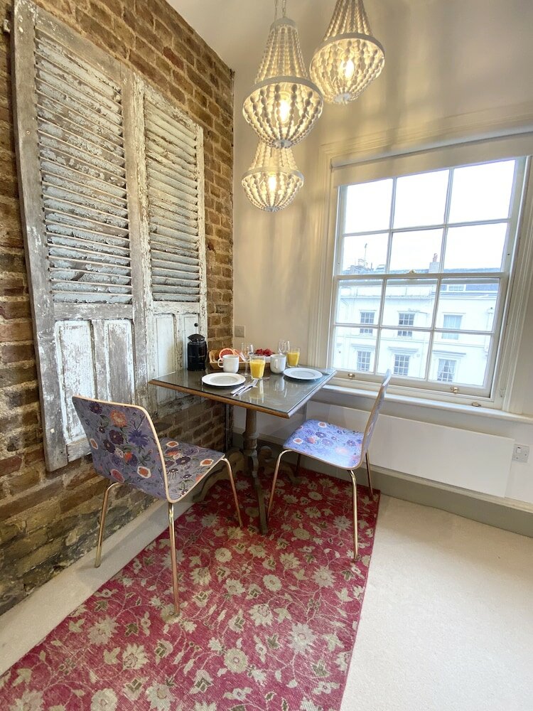 Фото Stylish Apartments in Pimlico