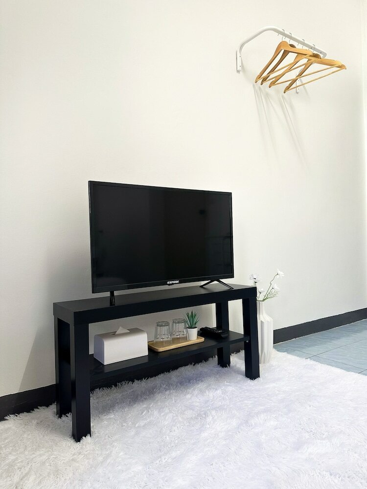 Фото Montana Hotel & Hostel Phuket