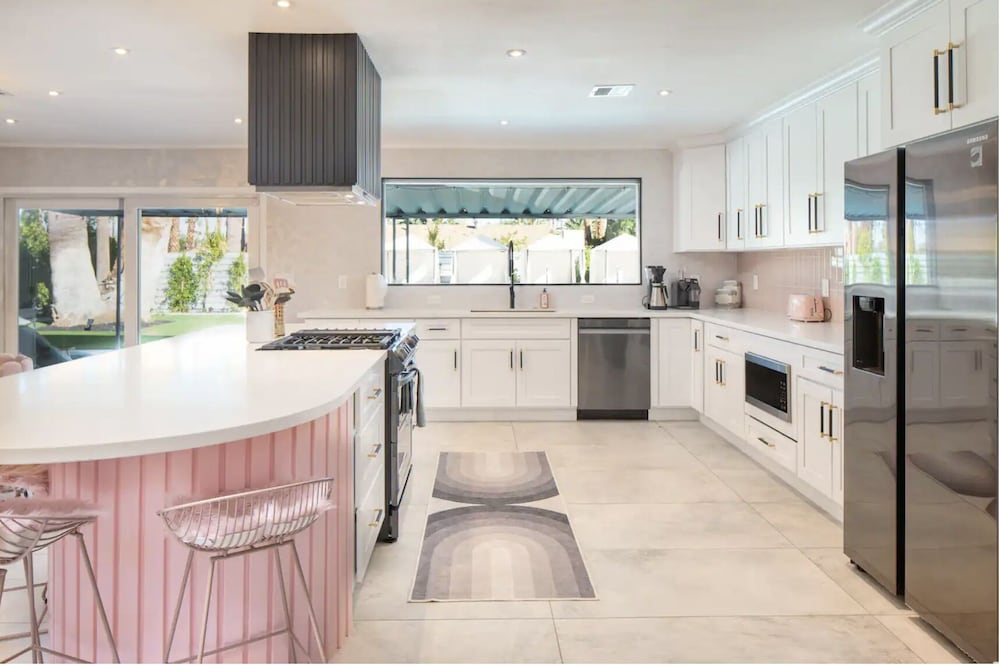 Фото The Blush & Beverly