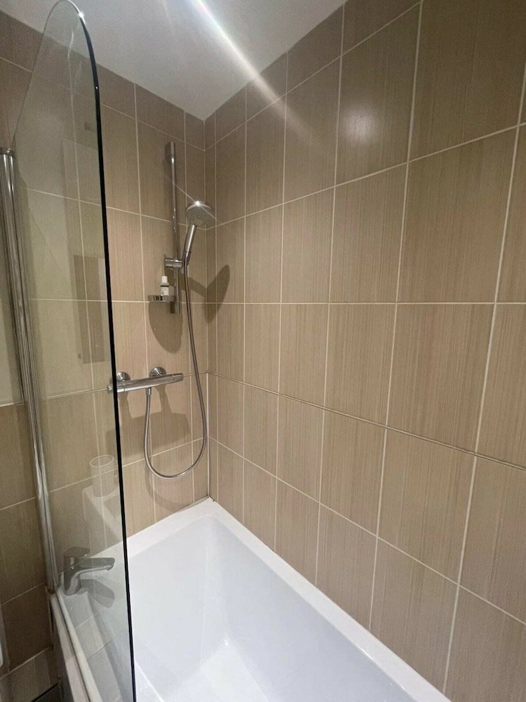 Фото Beautiful & Stylish 1bd Flat - Fulham